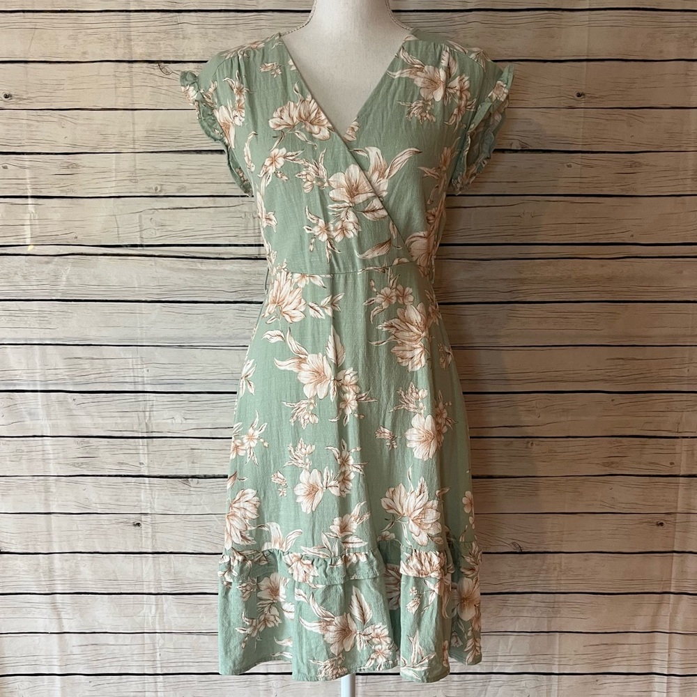 Monteau Los Angeles Green Linen Floral Ruffle Dress